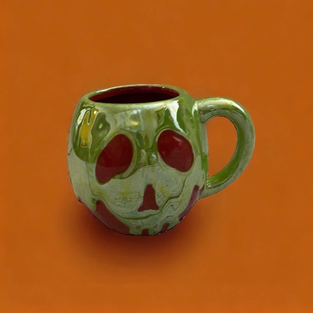 Disney Villians Evil Queen snow white Apple Poison Iridescent mug Halloween